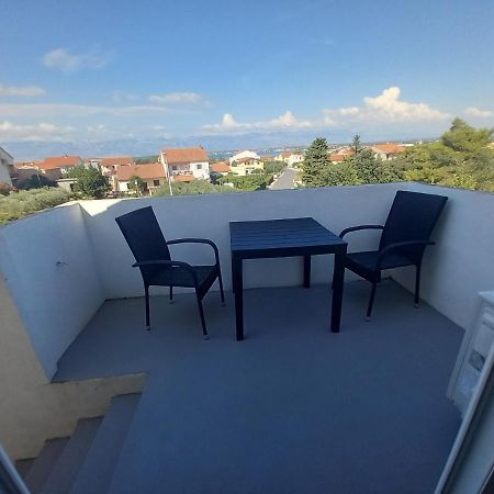 One Bedroom Loft Apartment With Nice View Nin Bagian luar foto